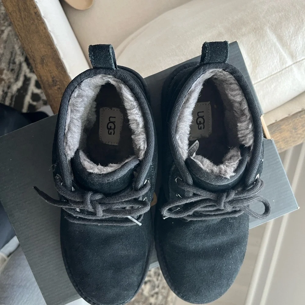 UGG Neumel Boots - Picture 4 of 9